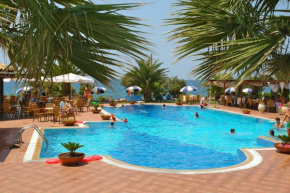 Гостиница Hotel Oasis  Кипарисия